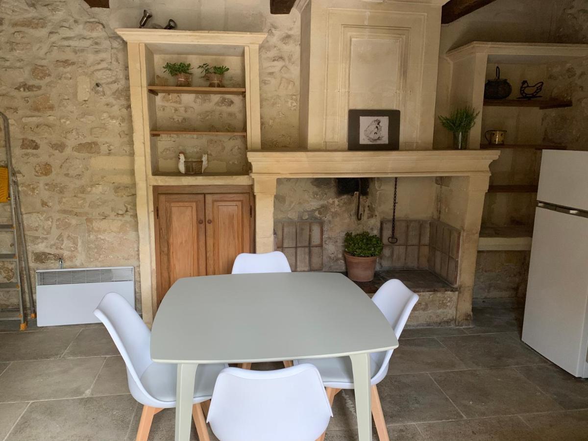 Gite De La Tour Des Abbes Fontvieille Bagian luar foto